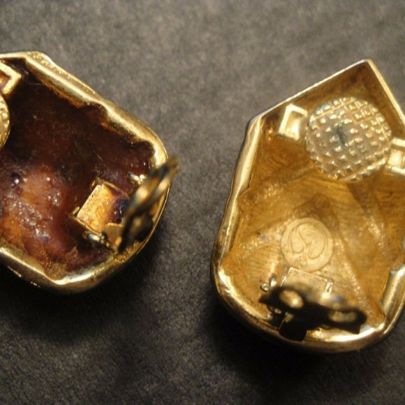 VTG St.JOHN Gold Tone Yellow Enamel Scarab Clip on - Picture 3 of 3